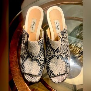 Clarks Women's Snakeskin Mules - Black and Cream size 9